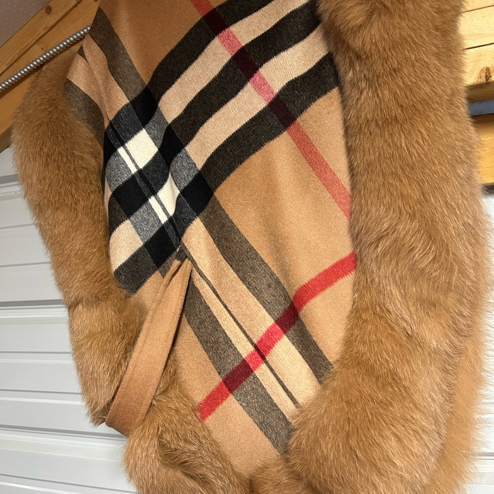 Real fur trim cape